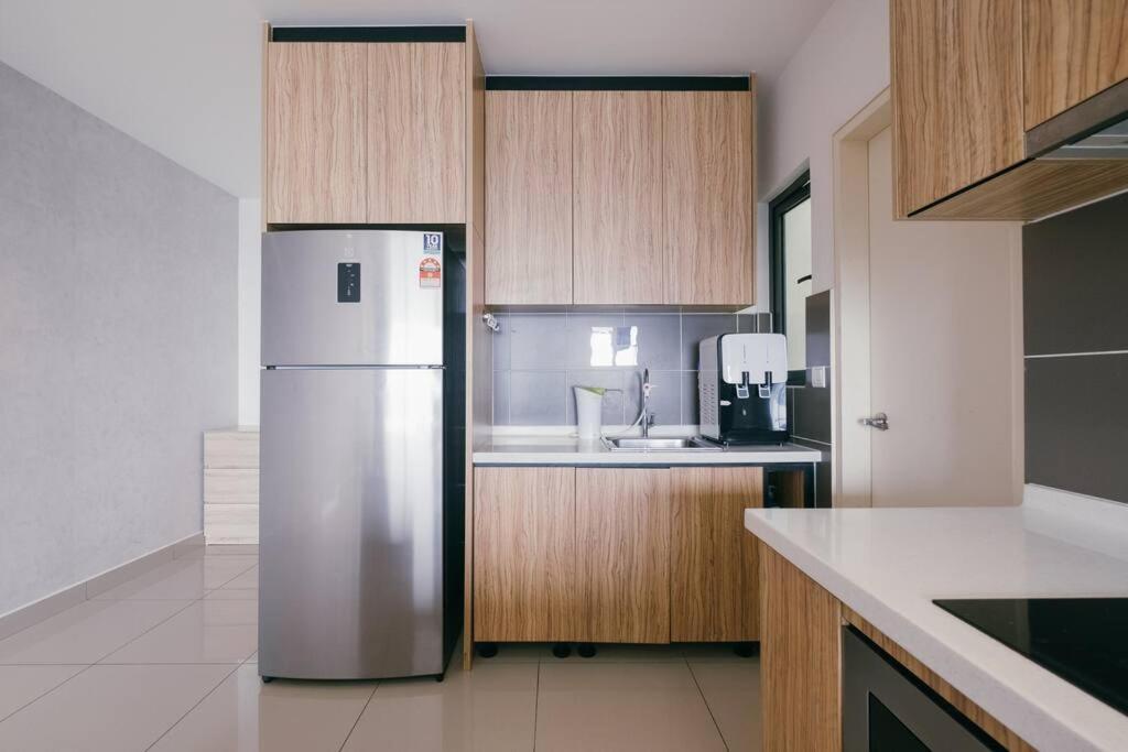 Lakeville 3br5pax Batucave Pool 500mbps Kuala Lumpur