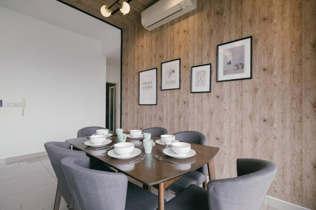 Lakeville 3br5pax Batucave Pool 500mbps Kuala Lumpur