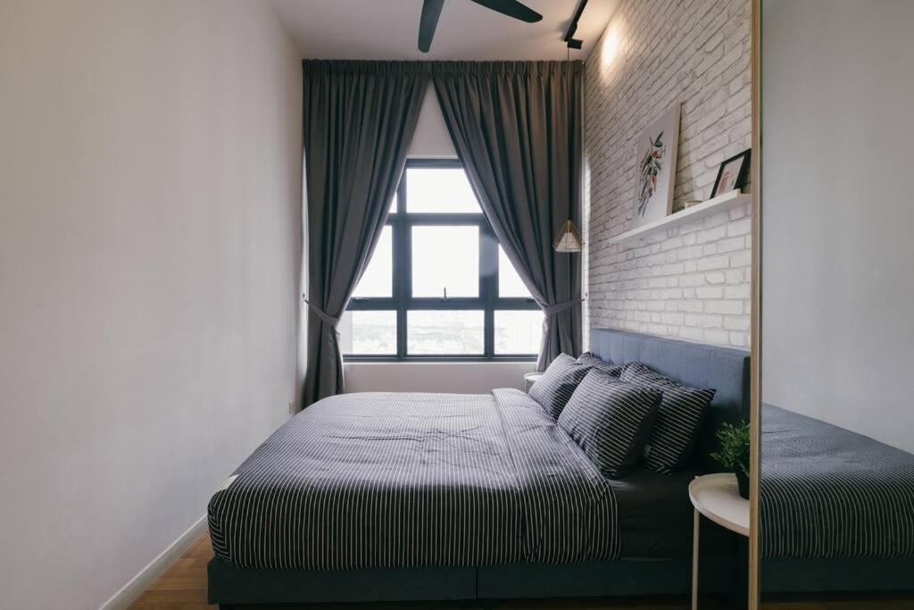 Lakeville 3br5pax Batucave Pool 500mbps Kuala Lumpur