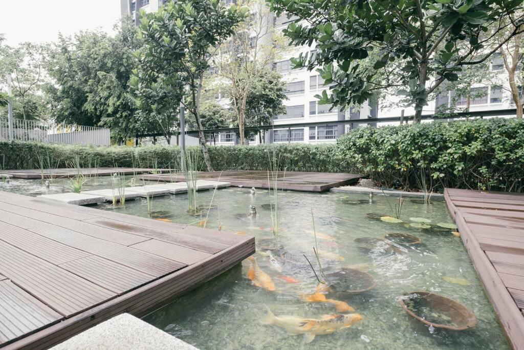 Lakeville 3br5pax Batucave Pool 500mbps Apartment *