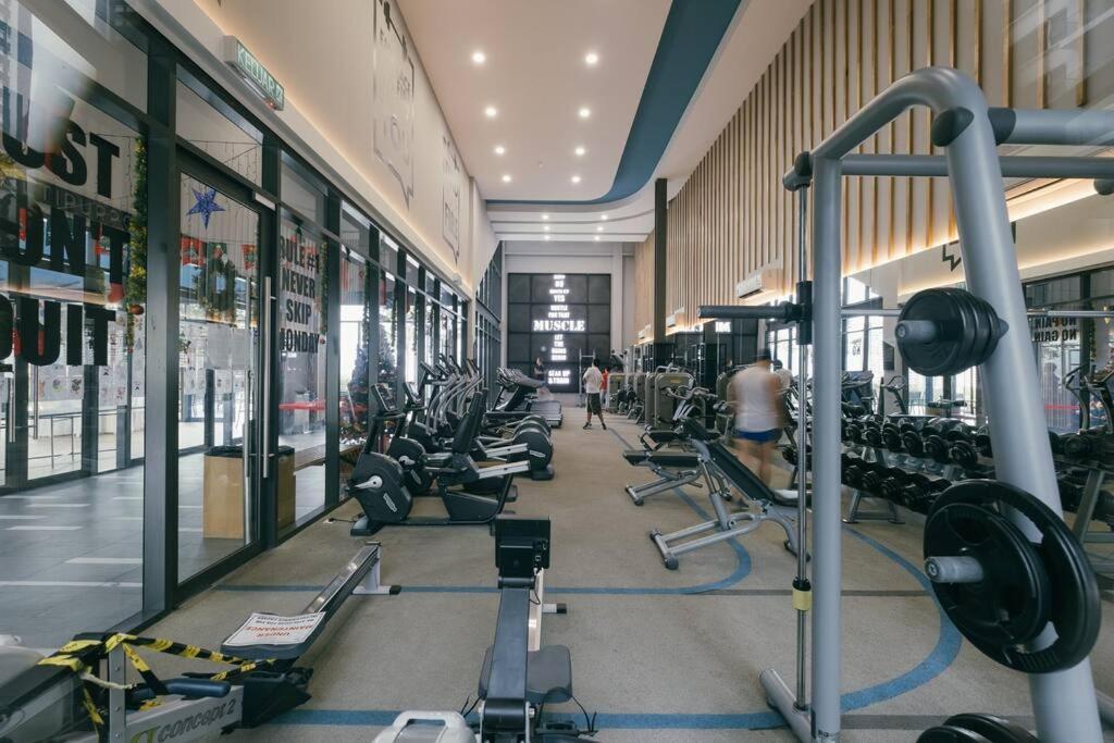 Lakeville 3br5pax Batucave Pool 500mbps Apartment *