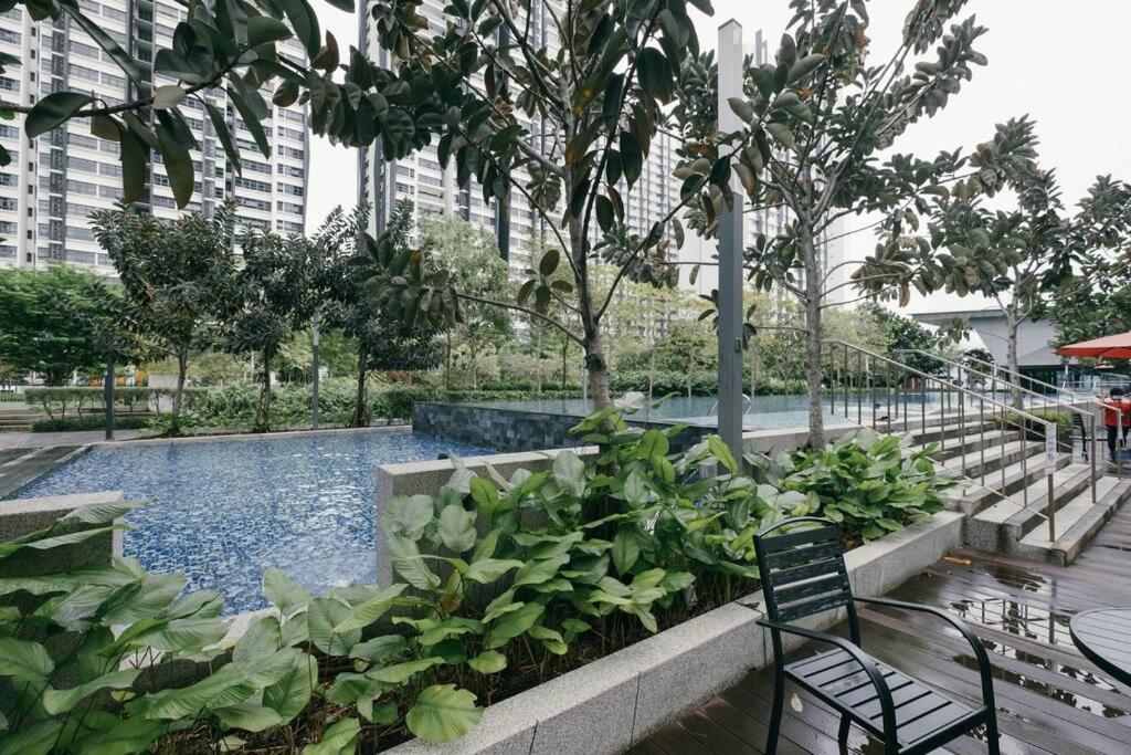Lakeville 3br5pax Batucave Pool 500mbps Apartment