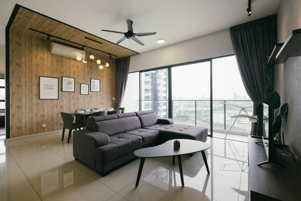 Lakeville 3br5pax Batucave Pool 500mbps Kuala Lumpur