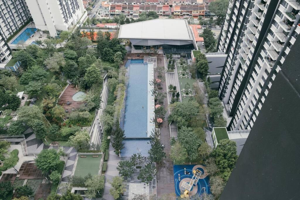 Lakeville 3br5pax Batucave Pool 500mbps Kuala Lumpur