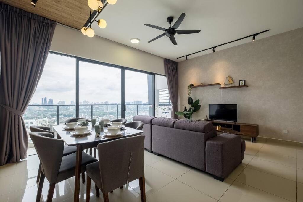 Lakeville 3br5pax Batucave Pool 500mbps Kuala Lumpur