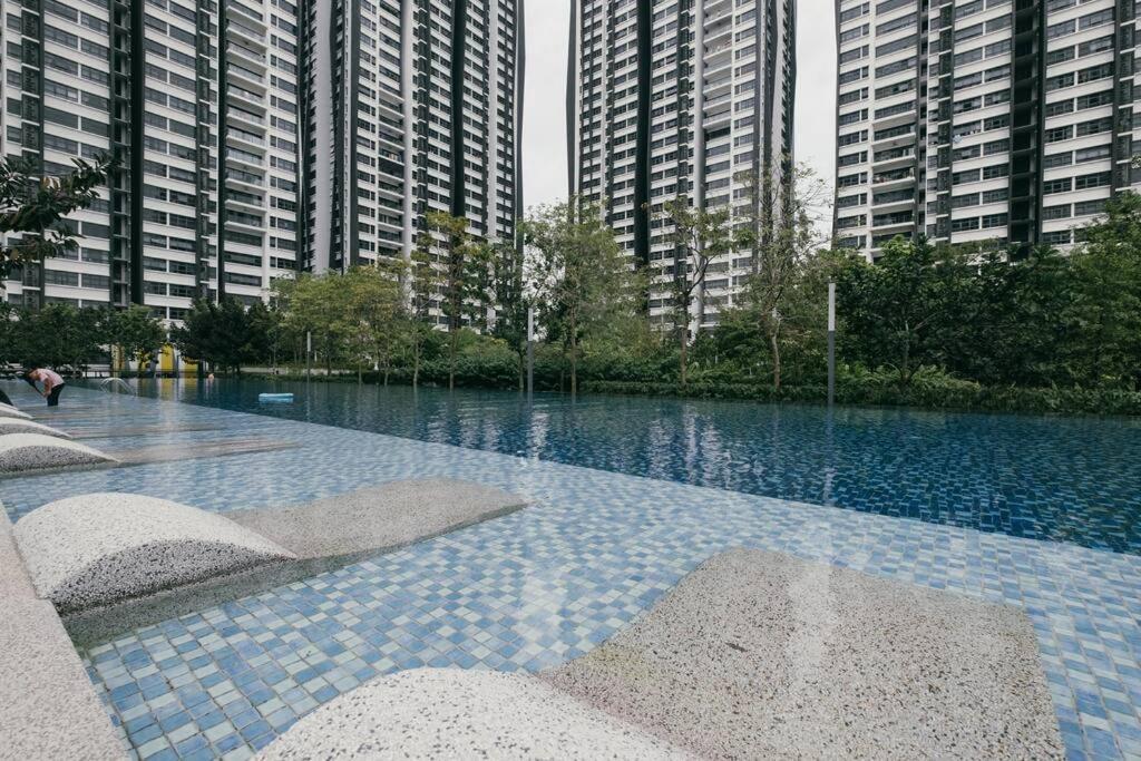 Lakeville 3br5pax Batucave Pool 500mbps Kuala Lumpur