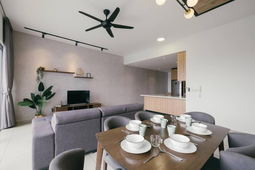 Lakeville 3br5pax Batucave Pool 500mbps * Kuala Lumpur